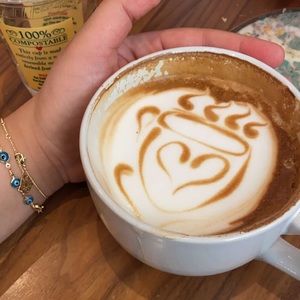 Meet your Posher, Layla